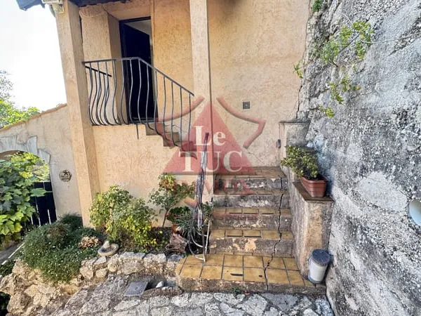 Grasse T1/T2 avec jardin de 200 m2 environ vue mer