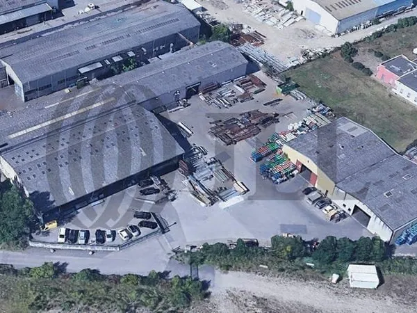 Local d'activité 3700 m²
