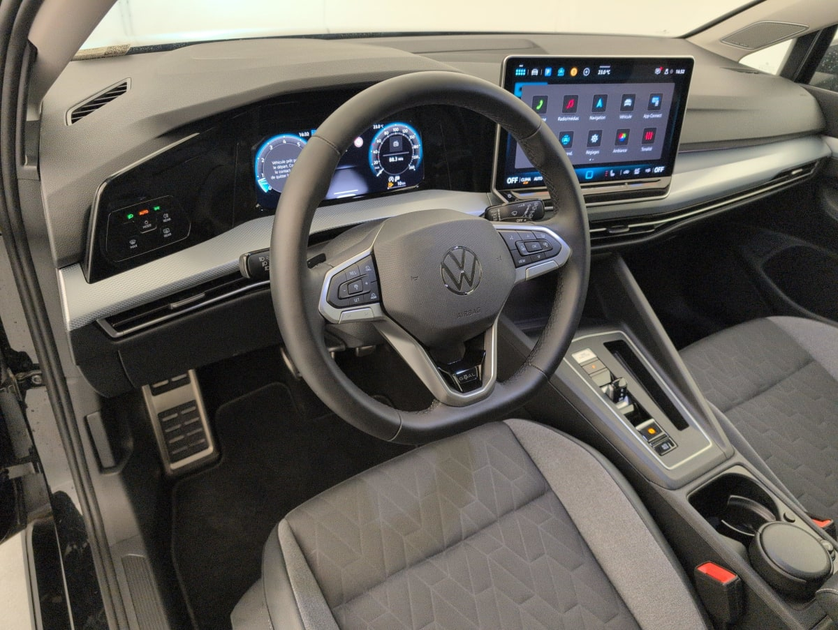 Volkswagen Golf 8 — photo 15