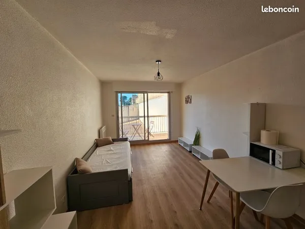 Studio meublé 26m2 + balcon - Centre ville Béziers