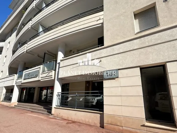 JUAN LES PINS APPARTEMENT 3 PIECES DOUBLE PARKING