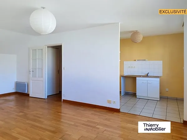 Longchamp - T2 de 58 m² au dernier étage avec ascenseur, parking et tram au pied