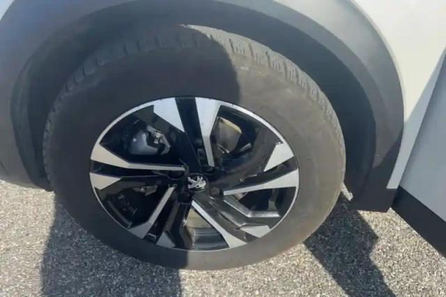 Peugeot 2008 electrique 136 ch — photo 13