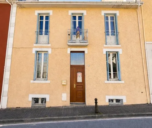LOURDES CENTRE - Maison de ville offrant de beaux volumes su