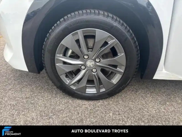 Peugeot 208 e- 136ch active — photo 30