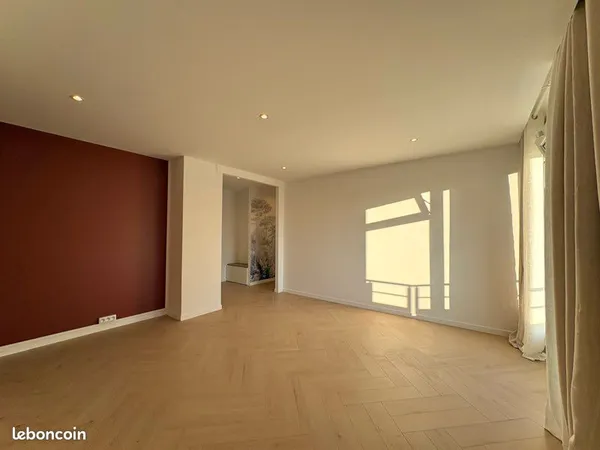 Appartement - T4 dernier étage - ENTIÈREMENT RÉNOVÉ
