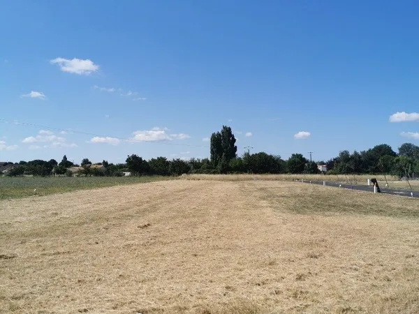 Terrain 905 m²