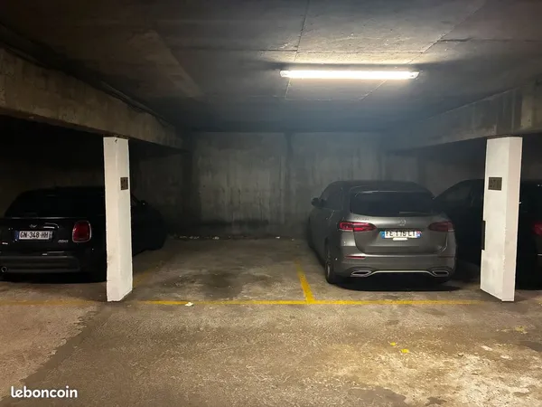 Parking / Place de stationnement grand taille (SUV) à louer Paris 14 Denfert - Alesia - Saint Jacque