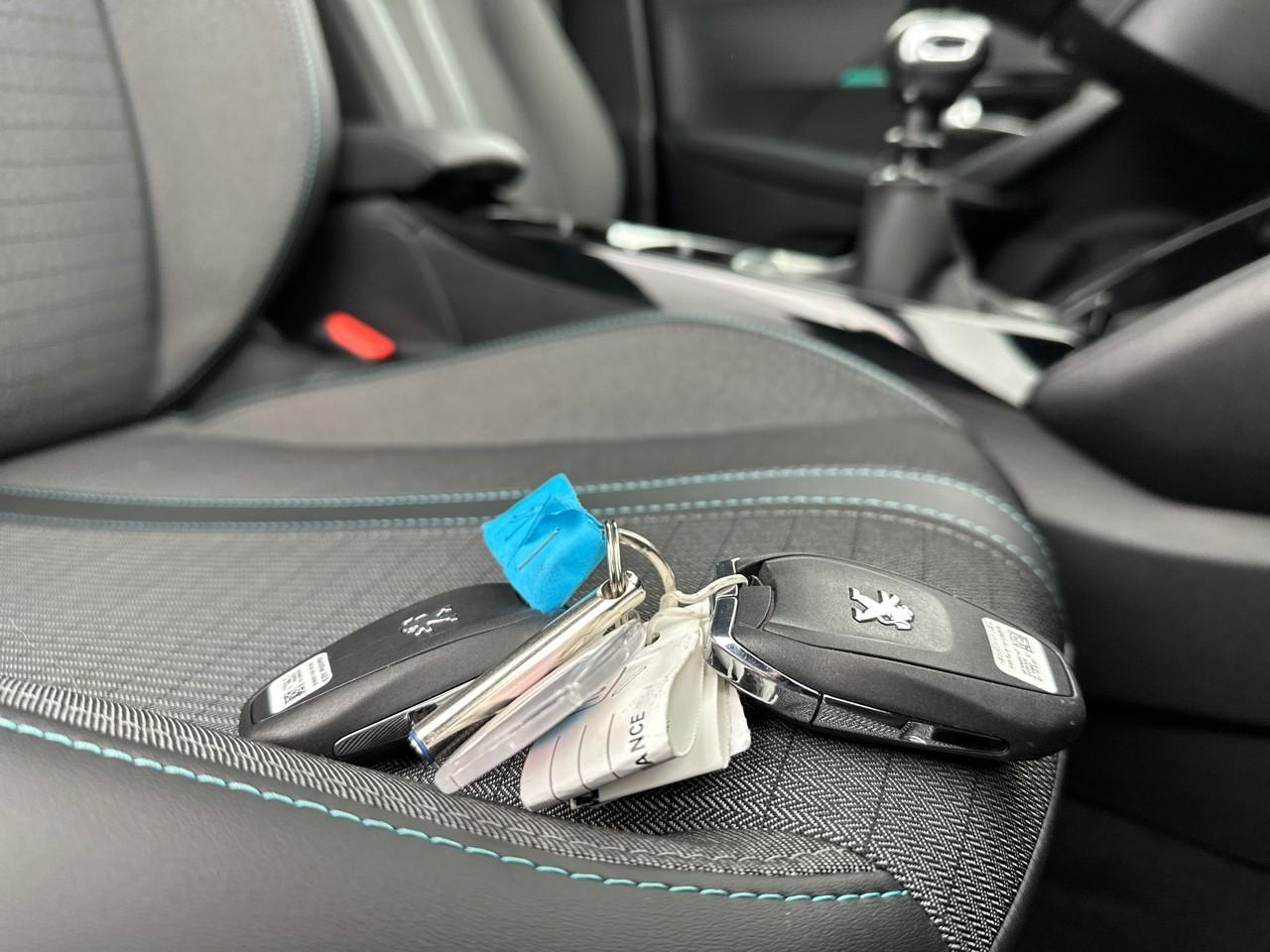 Peugeot 2008 puretech 100 s&s bvm6 allure — photo 33