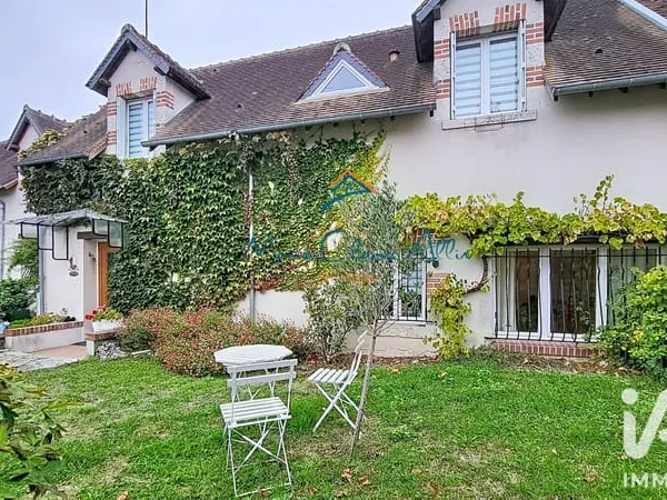Maison 8 pièces 221 m²