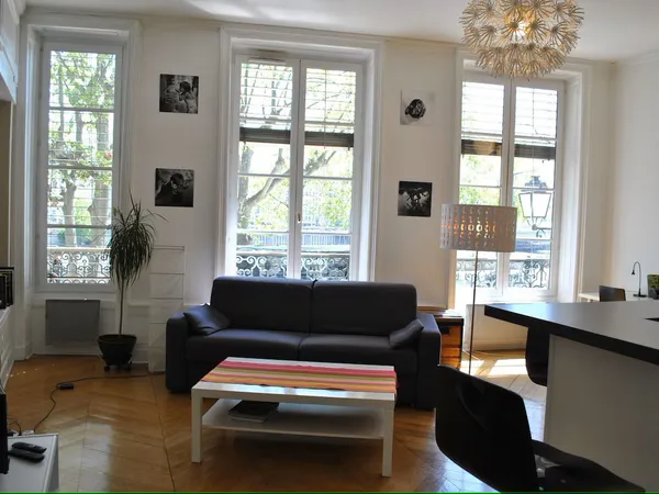 Loue appartement meublé Lyon 5ème, dans bel immeuble classé