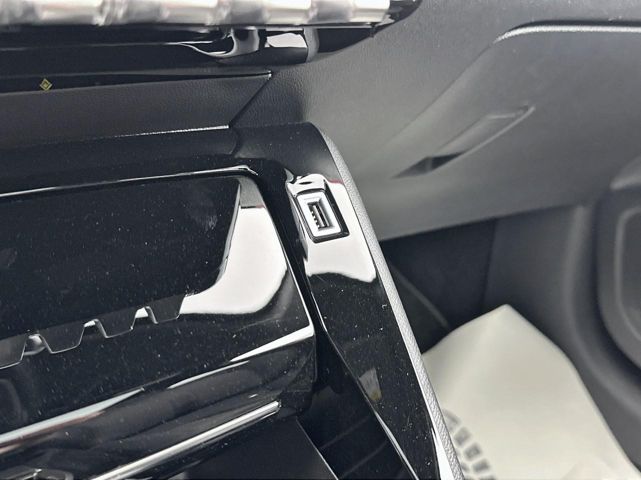 Peugeot 208 puretech 100 s&s eat8 gt — photo 27