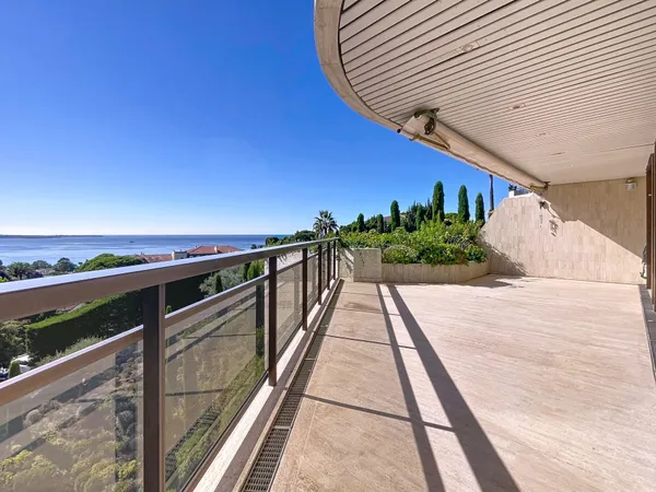 CANNES CROIX-DES-GARDES. RESIDENCE DE PRESTIGE. VASTE APPA