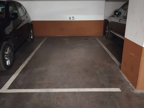 Quai dr Dervaux/rue du château, Place de parking sécurisée à loeur