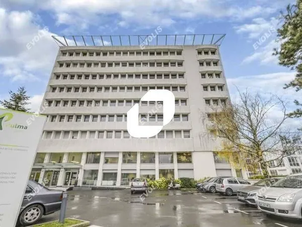 Bureaux 6 pièces 4755 m²