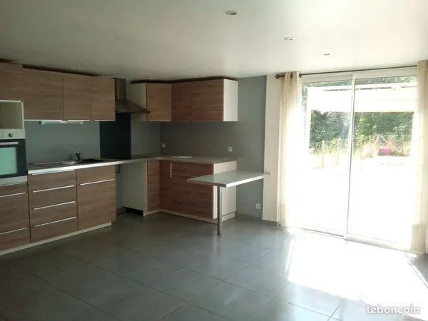T3 duplex avec garage et jardin - St Georges de Luzençon