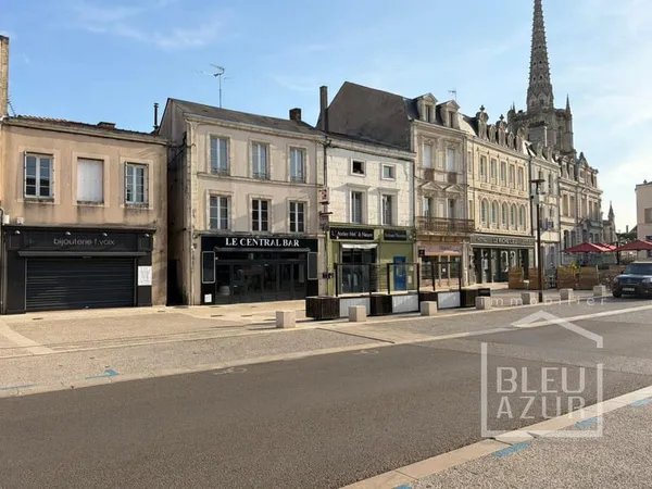 Ensemble immobilier comprenant commerce + appartement
