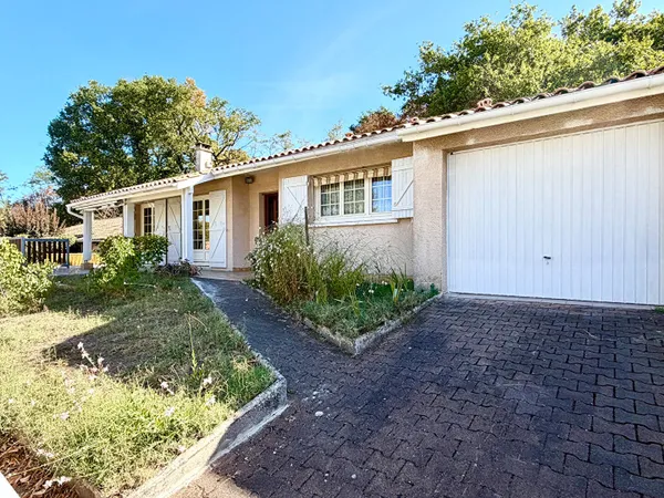 Maison plain pied de 96m2 habitable avec garage sur parcelle de 521m2