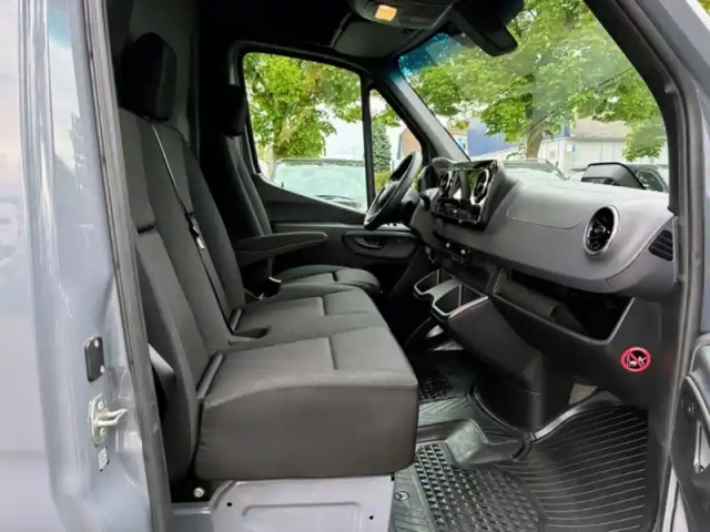 Mercedes Sprinter e 420 fourgon 43 pro 113kwh 20 — photo 46