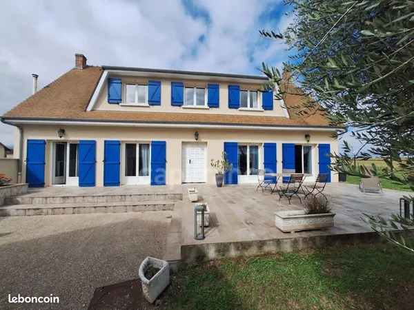 Maison 7 pièces 210 m²