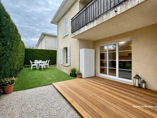 Appartement T2 (calme, jardinet, parking et tram)