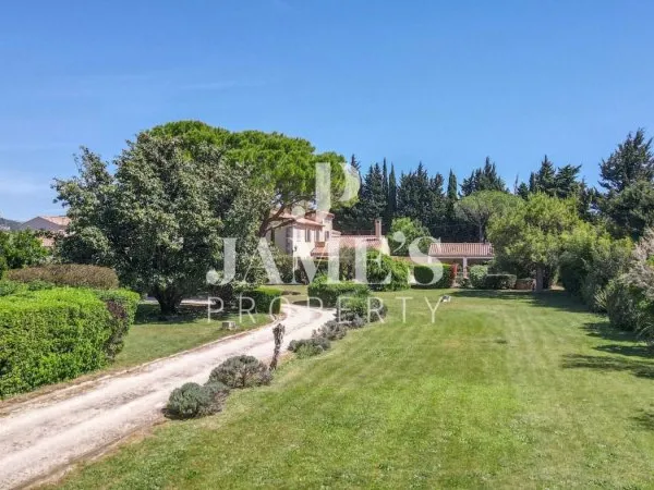 Maison familiale avec piscine et terrain constructible - Fontvie