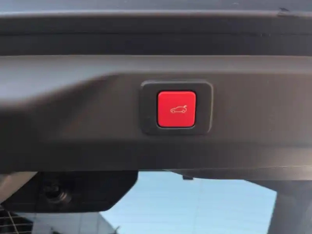Peugeot 3008 hybrid 145 e-dcs6 — photo 30