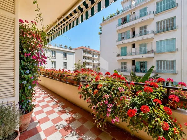 NICE - FLEURS : MAGNIFIQUE 4 PIÈCES DE 88 M² AVEC TERRASSE PLEIN SUD