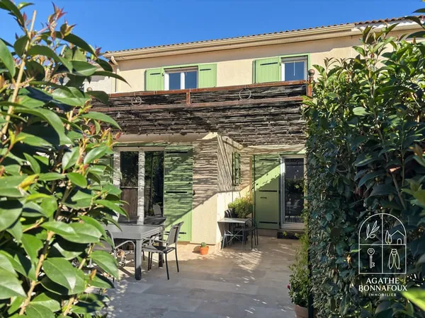 Villa 100 m2, 3 chambres, jardin et cour au calme