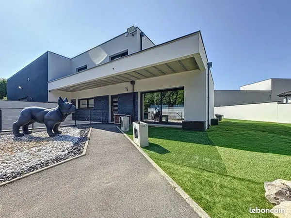Maison avec piscine et dépôt secteur gueux Vrigny