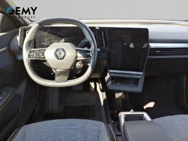 Renault Megane e-tech 220 ch autonomie confort ac22 — photo 3