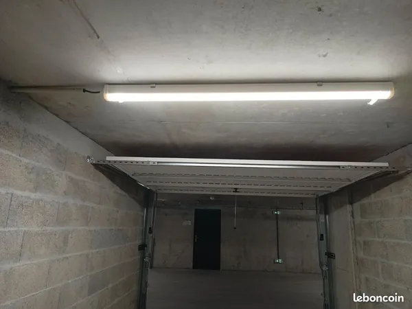 Box 13m2 avec électricité
