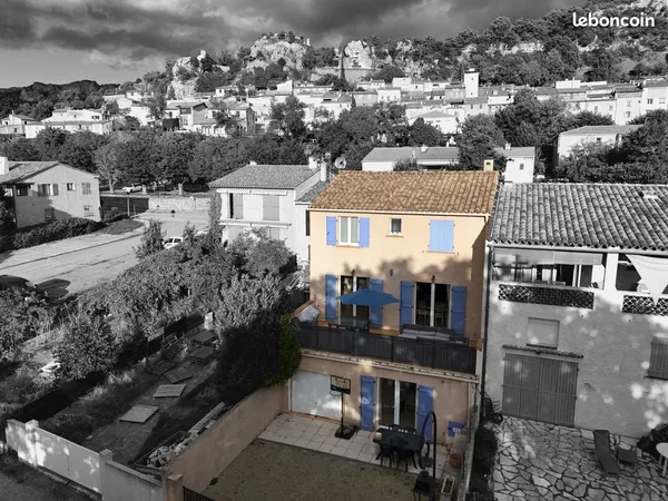 Grande maison de village avec gîte aux portes des Gorges du Verdon et à proximité du lac de Sainte-C