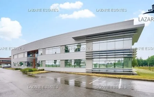 Local 3290 m²