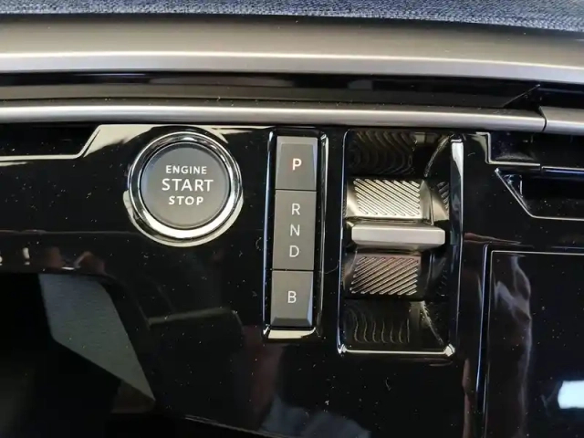 Peugeot 5008 plug-in hybrid 225 ch e-dcs7 — photo 14