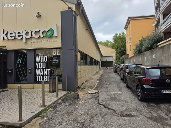 Box fermé situé au niveau du Keep Cool 24 rue Irma Moreau