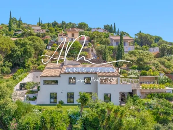 SPLENDIDE CONTEMPORAINE AVEC SUPERBE VUE SUR LA MER HAUT S