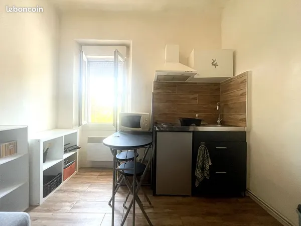Studio 1 pièce 14 m²