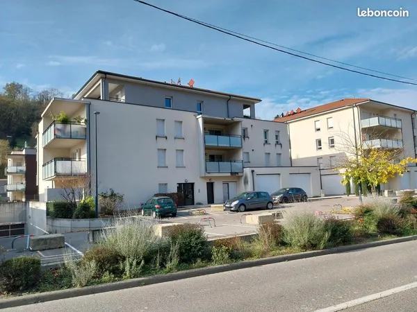 Garage box fermé avec électricité individuelle