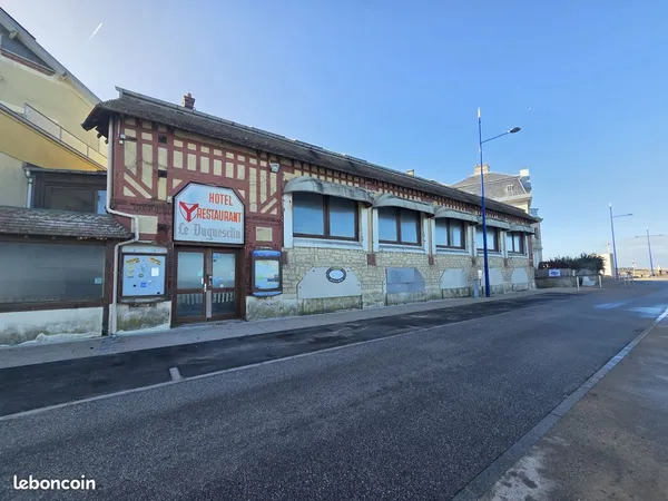 Local 700 m² Grandcamp-Maisy