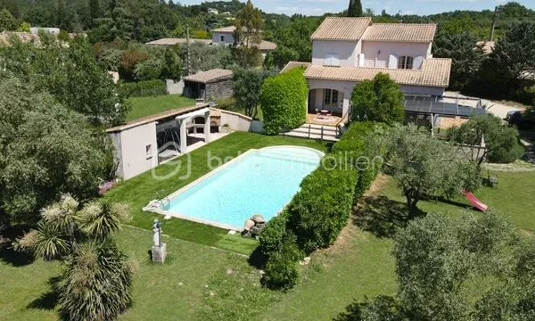 Maison 7 pièces 201 m²