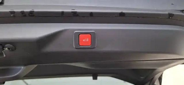 Peugeot 3008 plug-in hybrid 225 e-dcs7 — photo 8