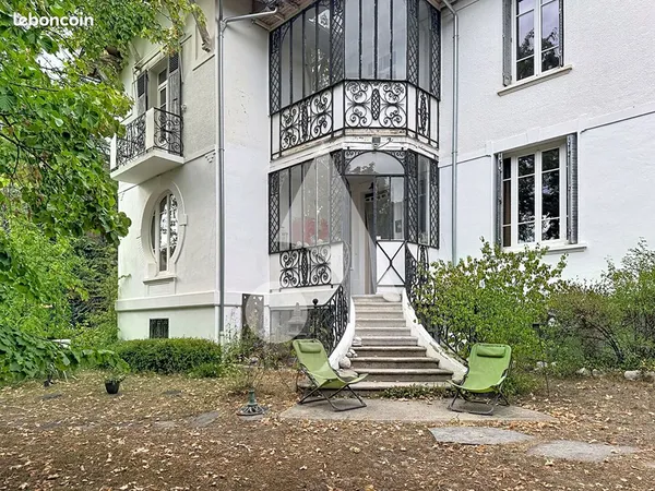 Maison 5 pièces 196 m²