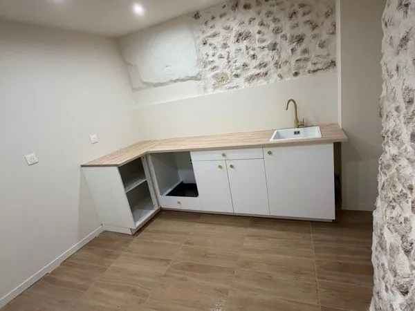 Studio 21,33 m² — 75 000 Auriol Centre - Studio rénové à neuf + Cave - DPE B