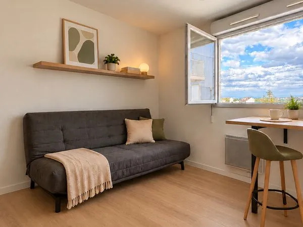Studio lumineux de 21 m² à Caluire-et-Cuire (Saint-Clair) - 8e étage avec ascenseur et vue dégagée