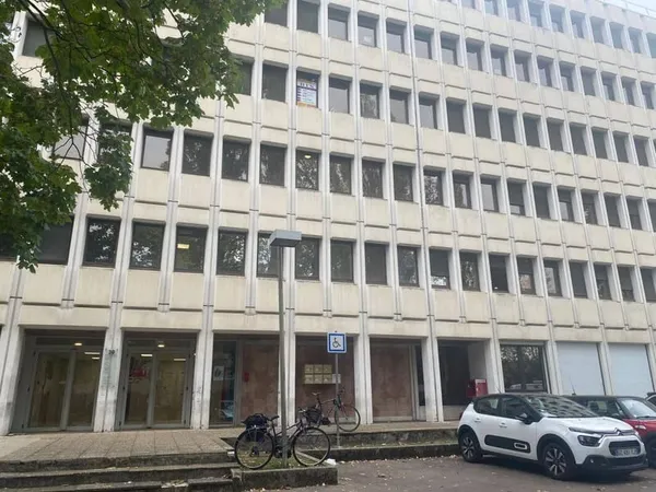 Bureaux 1355 m²