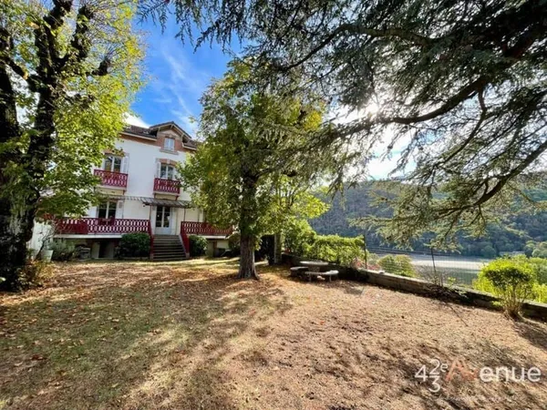 Maison 10 pièces 269 m²