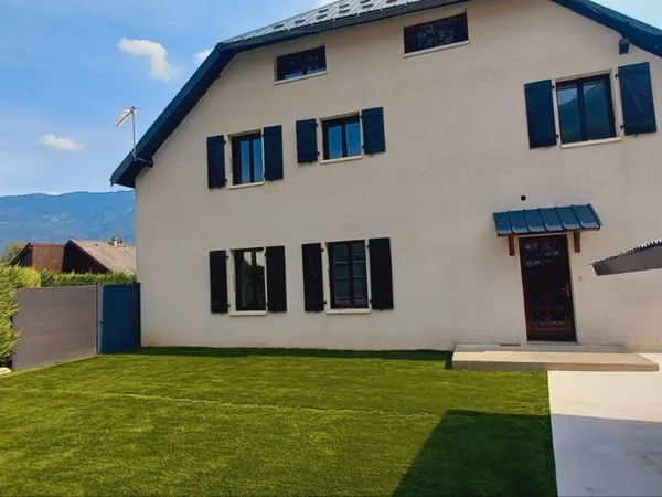 Apparemment T4 dans maison mitoyenne