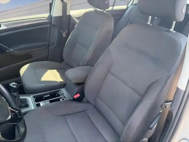 Volkswagen Golf 1.0 tsi 110ch trendline 5p — photo 9