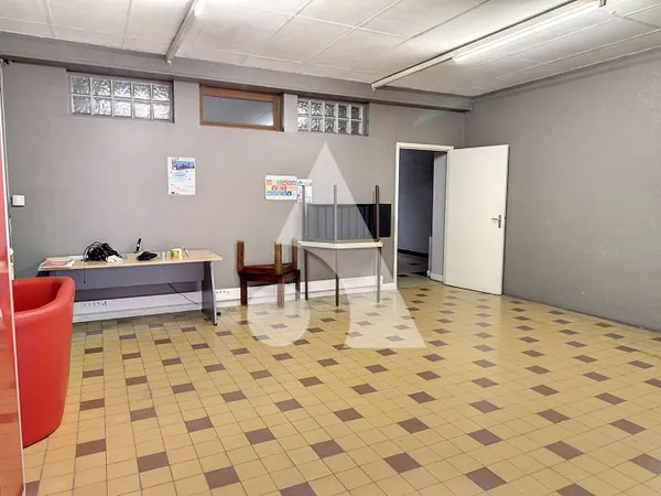 Local commercial 213 m²